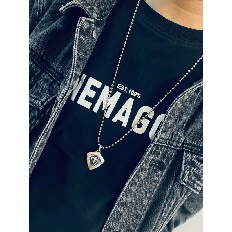 Ch**me He**ts necklaces